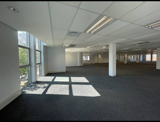 658M² OFFICE TO LET IN BRYANSTON